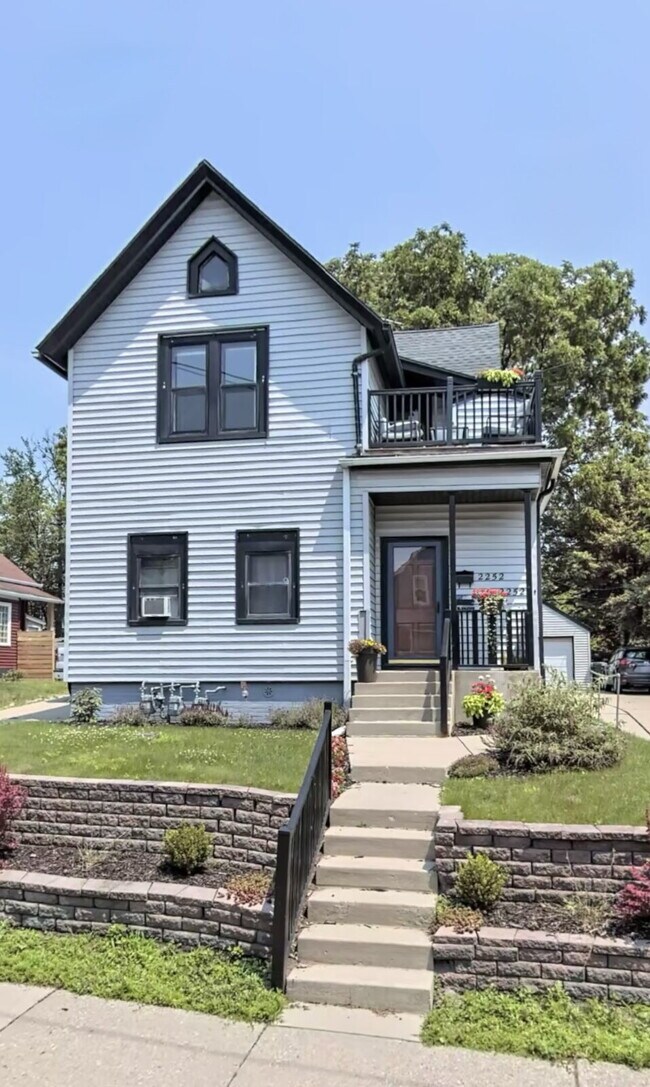 Building Photo - 2252 S Winchester St