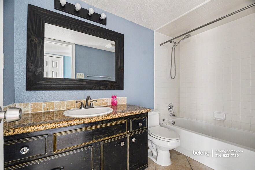 Building Photo - 5710 Briarcrest Dr