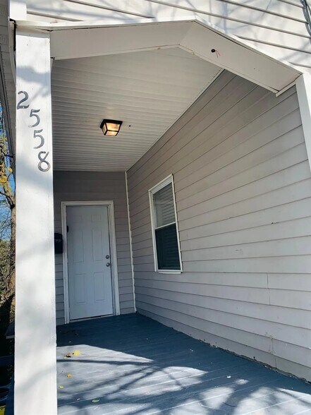 Building Photo - 2558 Ring Pl