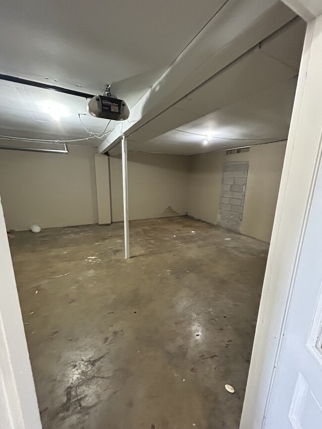 Building Photo - 2117 Ridge Rd