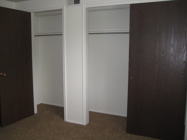 Building Photo - 370 W 200 N