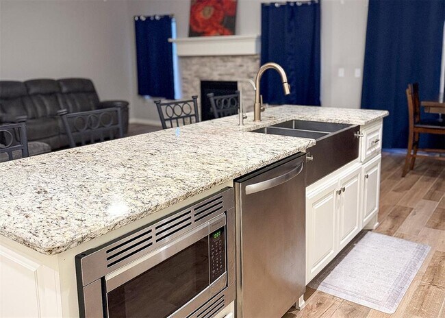 Building Photo - 4201 Palmetto Trail