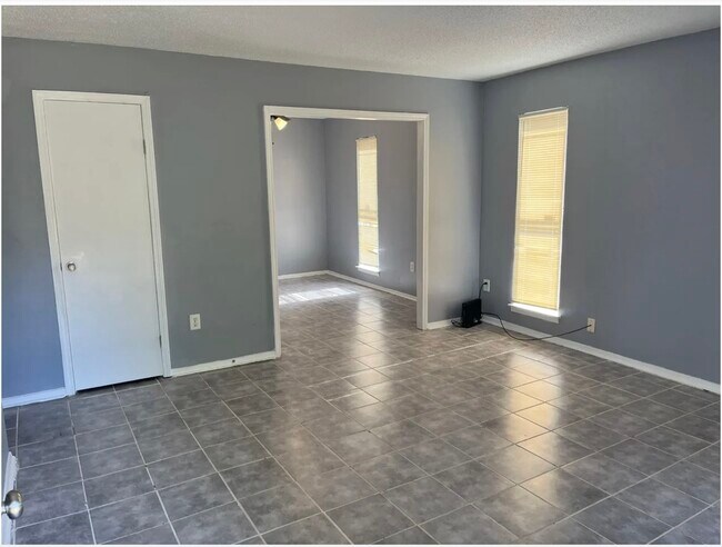 Building Photo - 3273 Ridgemont Ave