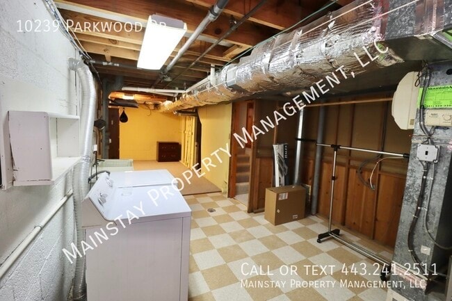 Building Photo - 10239 Parkwood Dr