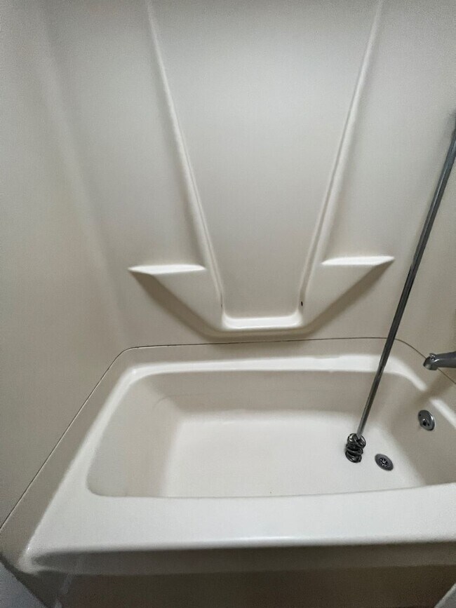Primary Photo - Classic 3 Bedroom with Washer/Dryer | Ches...