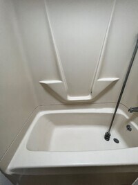 Building Photo - Classic 3 Bedroom with Washer/Dryer | Ches...
