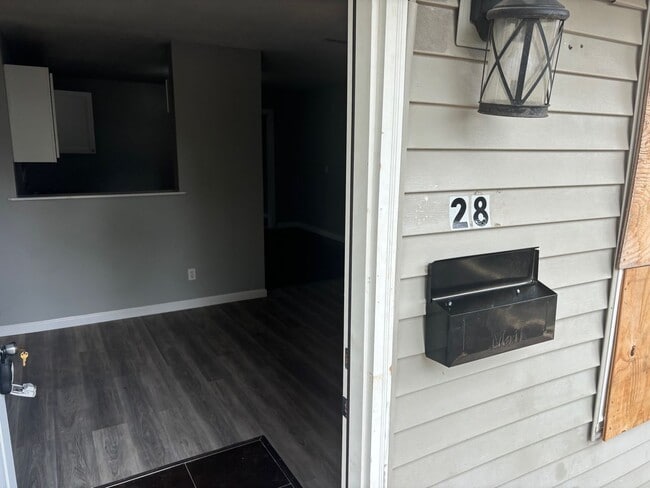 Building Photo - LIMITED TIME**NO APPLICATION FEE**1/2 OFF DEPOSIT**