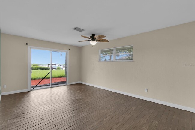 Building Photo - 203 Parkwood Ln