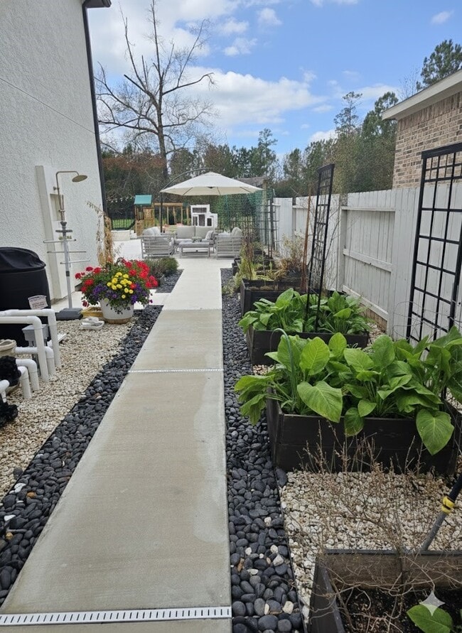 Building Photo - 27971 Presley Park Dr