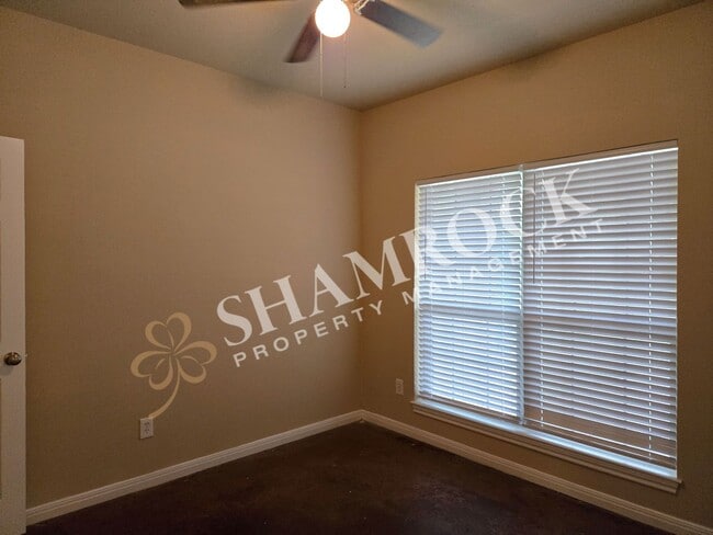 Building Photo - 3/2 Fourplex in Castle Heights