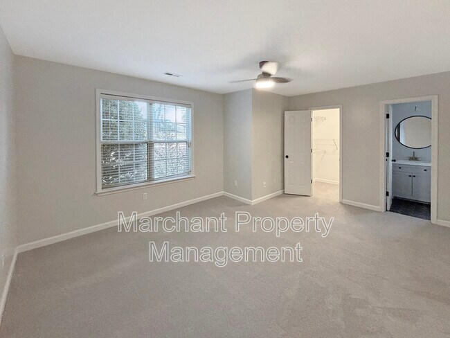 Building Photo - 708 Maple Dr