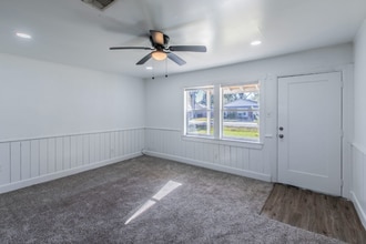 Building Photo - 301 E Dumble St