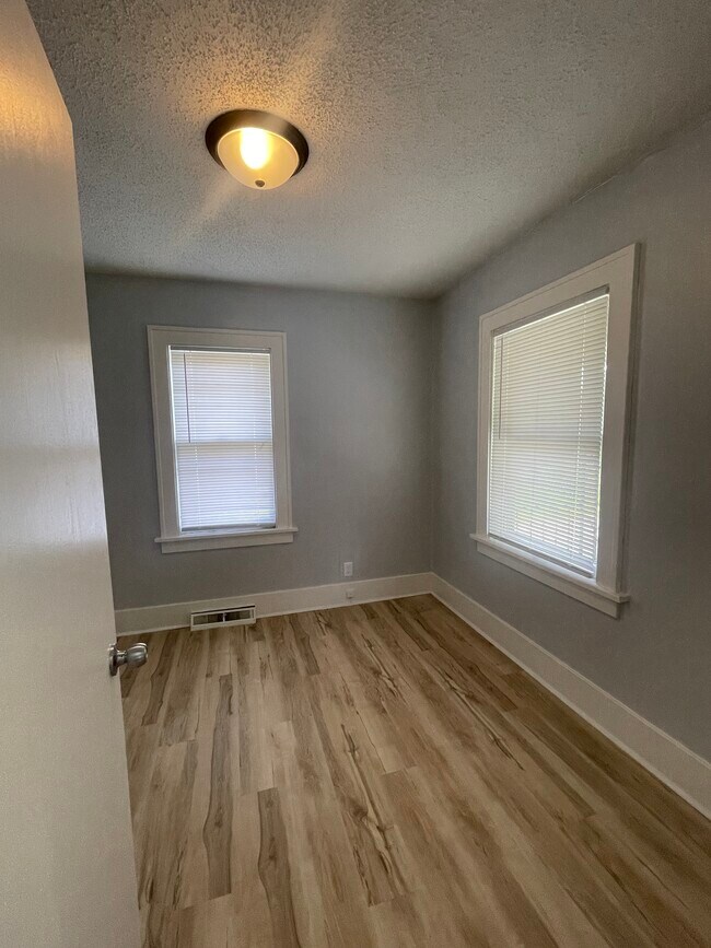 Building Photo - 501 S 34th St