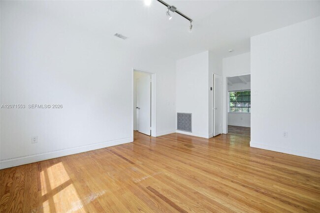 Building Photo - 2300 S Miami Ave