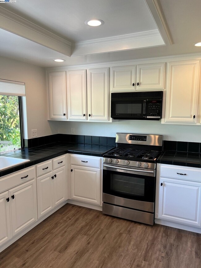 Building Photo - 535 Cambrian Way