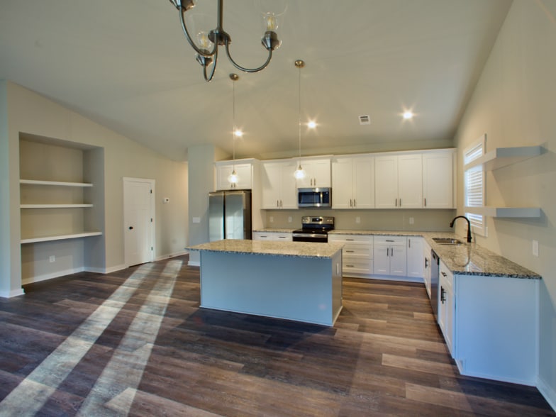 Building Photo - 511 North Point Cir