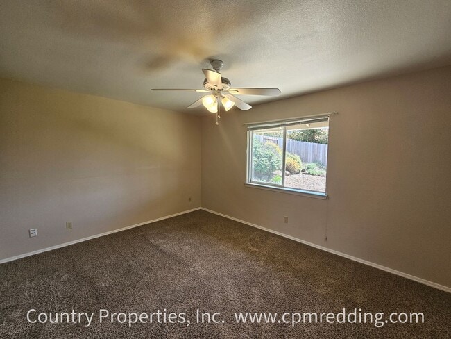 Building Photo - Light & Bright 3-Bedroom House in Ravenwood Subdivision Available Now!