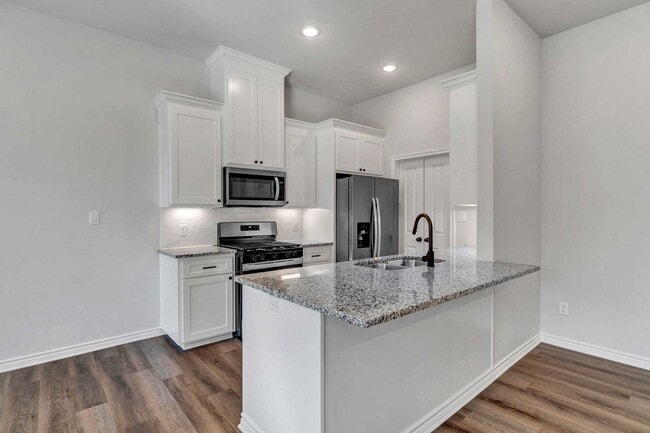Building Photo - 2408 Henshaw Crk Dr