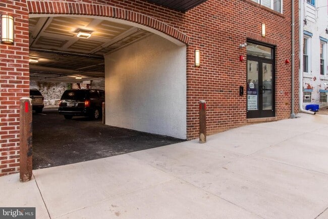 Building Photo - 124 Levering St