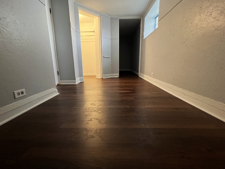 Building Photo - 4538 N Christiana Ave