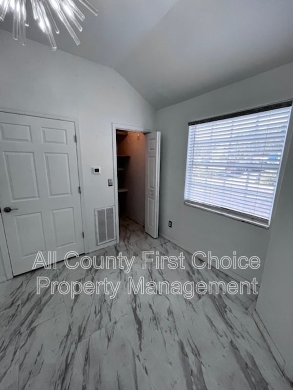 Building Photo - 126 3rd Ave N