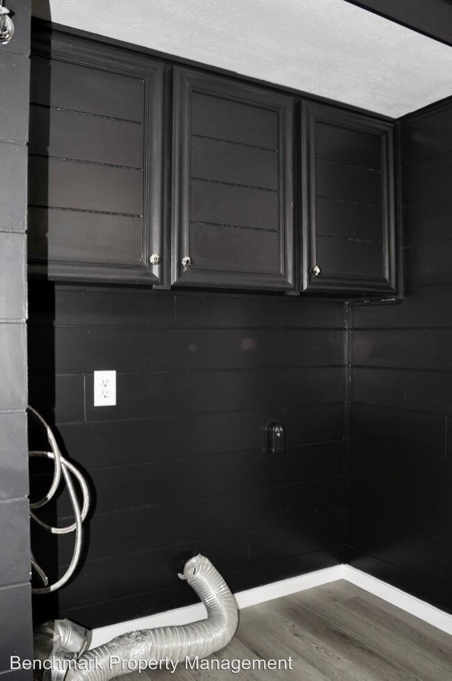 Building Photo - 3 br, 2 bath House - 1310 N. B Street