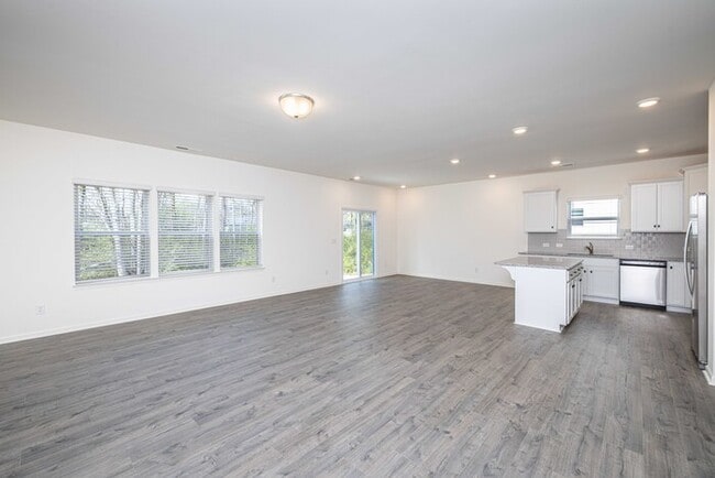 Building Photo - BEAUTIFUL 4 Bedroom Home Piedmont School District - AVAILABLE JULY 2026