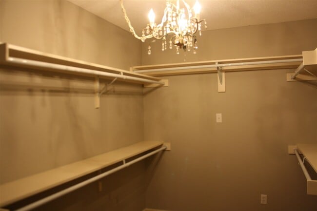 Building Photo - 1833 Greensprings Ln