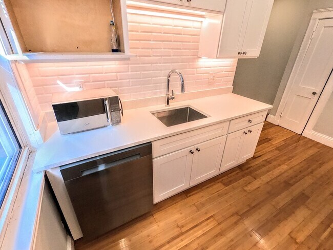 Building Photo - 3957 Washington St