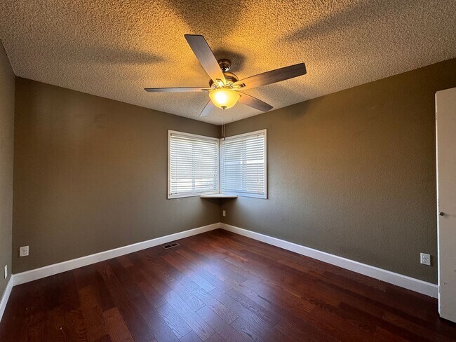 Building Photo - Nice Home in North Loveland