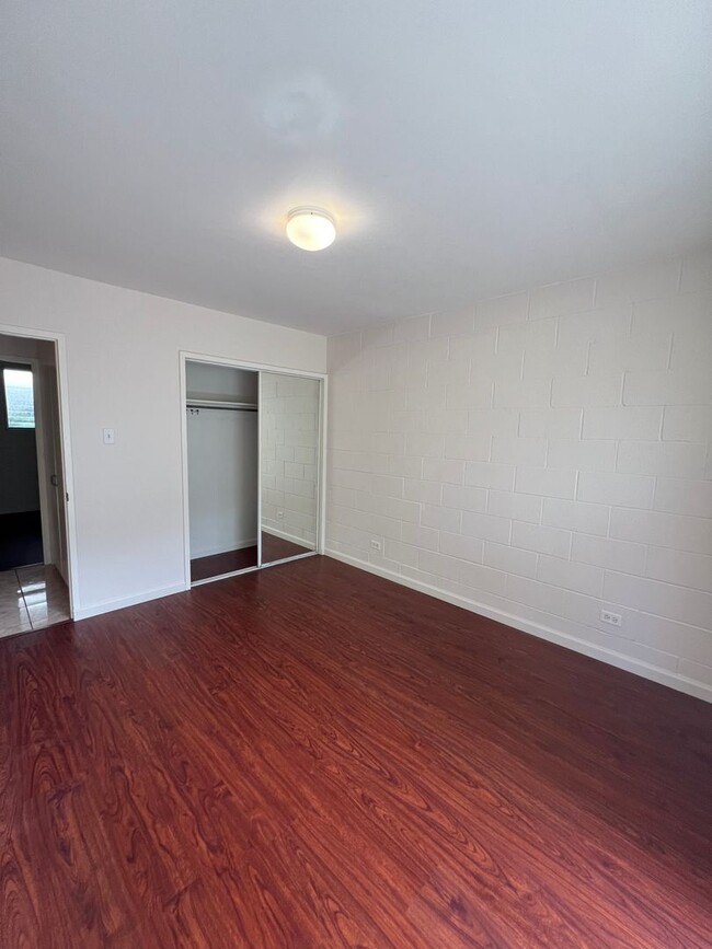 Building Photo - 2 bedroom, 1 bath, 1 parking in Makiki!