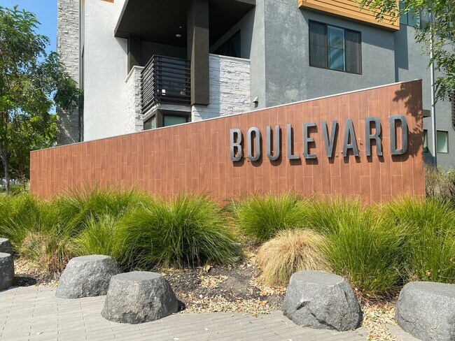 Building Photo - 4BD/3.5B Home in Dublin's Boulevard Community, a Stone's Throw Away From Persimmon and Hacienda!