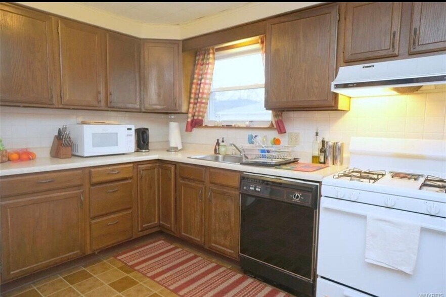 Building Photo - 225 Sunshine Dr