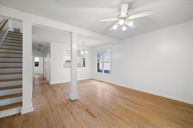 Building Photo - Spacious 3BR Townhome by the Bus Stop