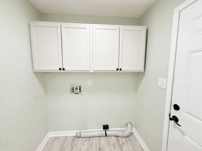 Building Photo - 4993 Mayo Cir
