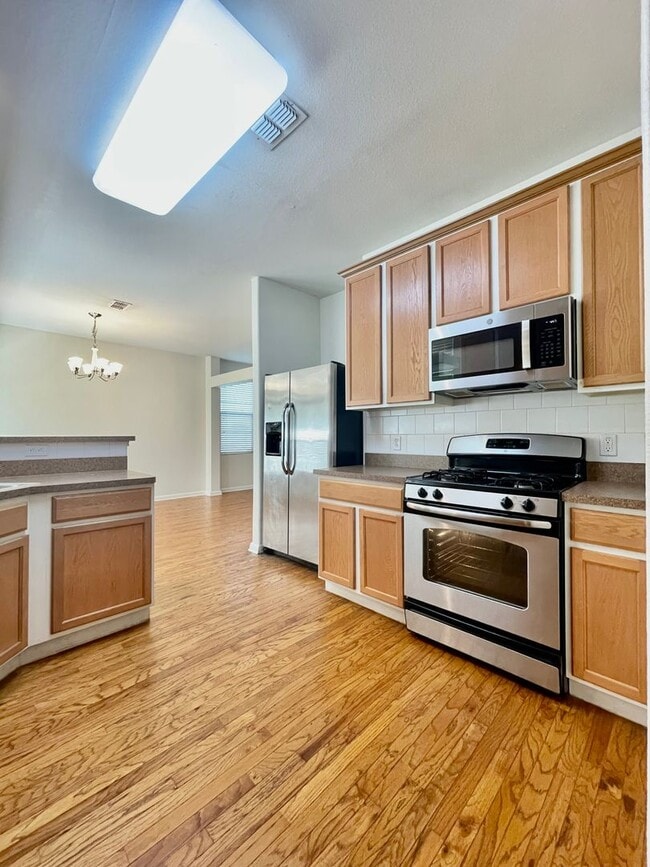 Building Photo - Superb Suburban Space! Multiple Living areas!