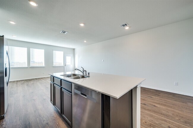 Building Photo - 7024 Vining Dr