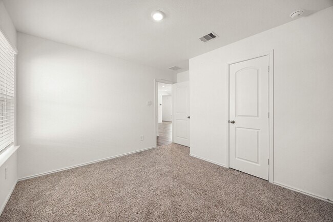 Building Photo - 23815 Hilltop Cyn Ln