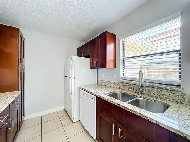 Building Photo - 1604 Little Falls Cir