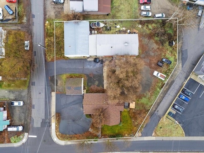 Building Photo - 107 E Holland Ave