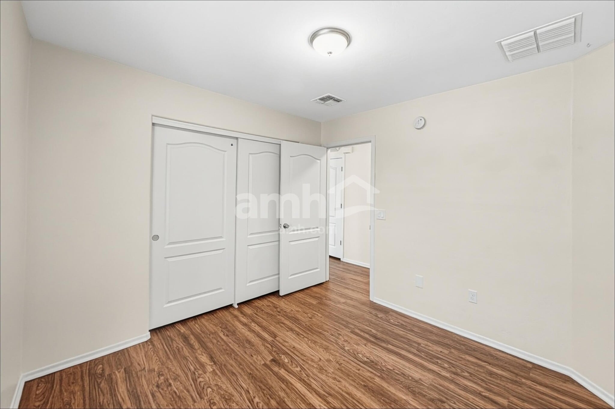 Building Photo - 342 W Calle Paso Suave