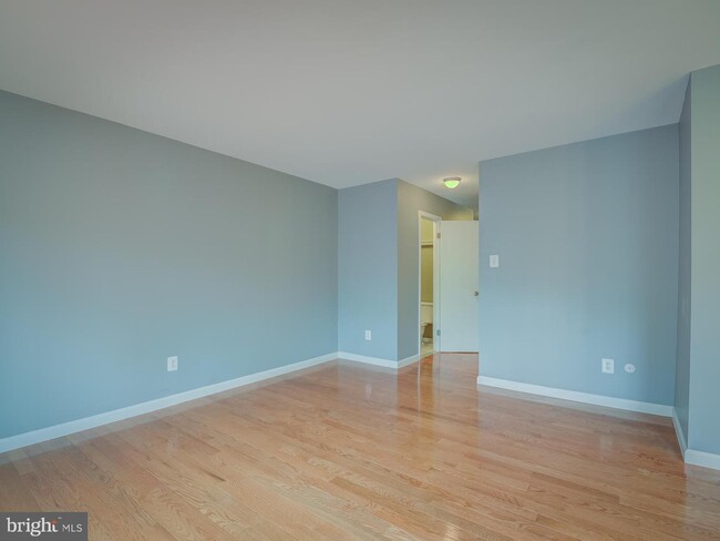 Building Photo - 8203 Stationhouse Ct