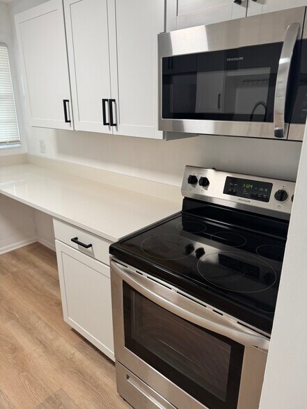 Building Photo - 171 S Broadway