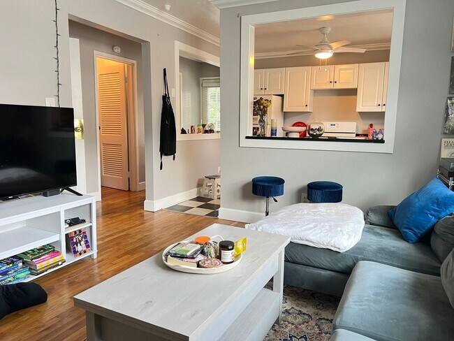 Building Photo - 2nd Floor 1BR/1BA + PORCH - Midtown Garden District