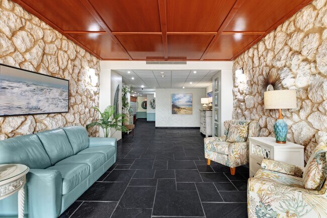 Building Photo - Spacious 2-Bedroom Waterfront Condo in Redington Shores – Long-Term Rental!