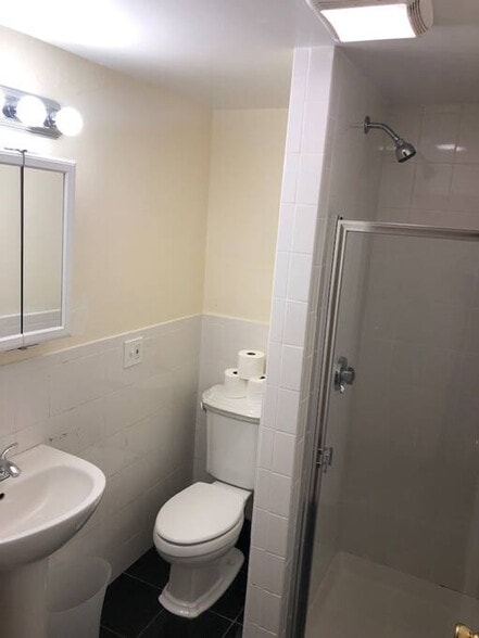 Building Photo - 109 Strathmore Rd