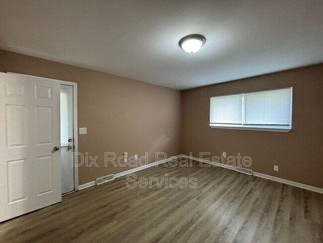 Building Photo - 601 Brelsford Ave