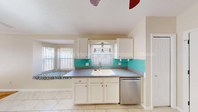 Building Photo - 5662 Rywood Dr