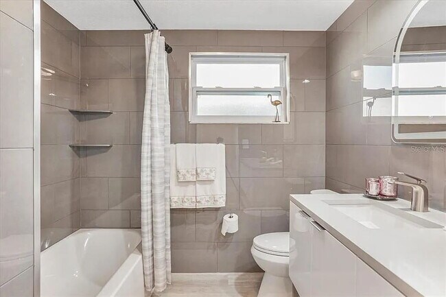 Building Photo - Fully Renovated 2-Bed, 2-Bath Retreat in G...