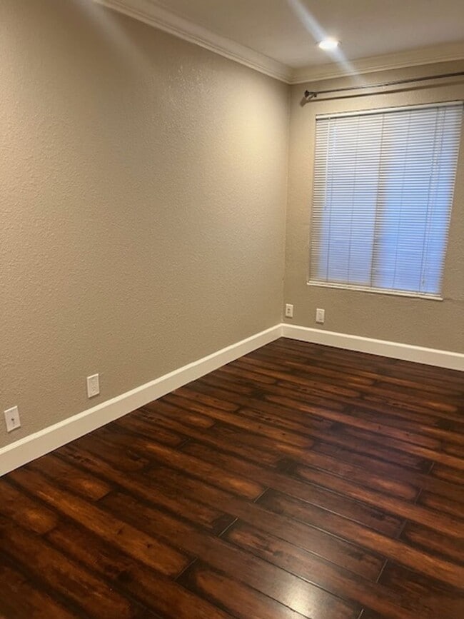 Building Photo - BEAUTIFUL 1 BEDROOM X1 BATHROOM CONDO!!! NOW LEASING!!!